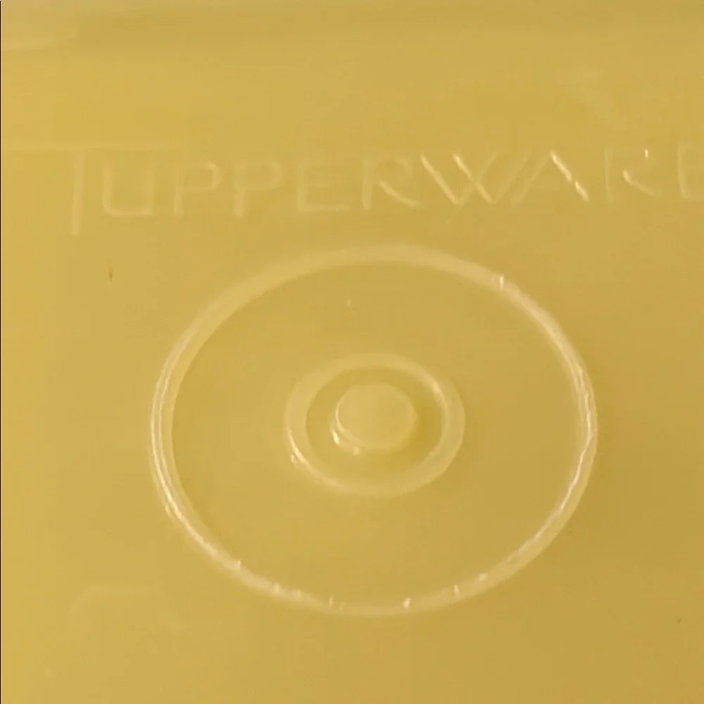 Tupperware Yellow shelf savers - Picture 2 of 3
